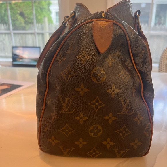 Authentic Louis Vuitton Speedy Bag - Picture 2 of 6